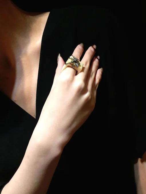 "BaDaShaRen" Literati Lilac Ceramic Ring