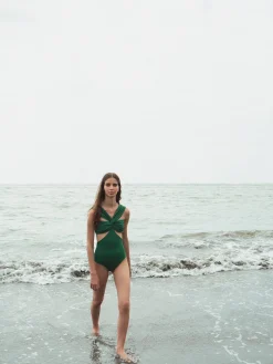 Santo Tomas One Piece